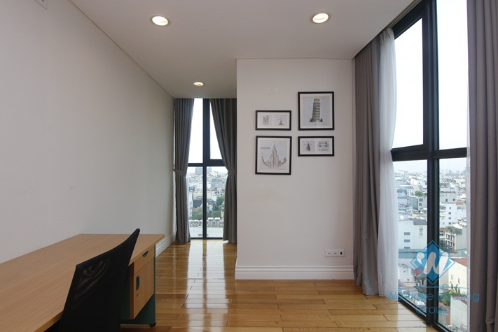 Luxury three bedrooms apartment for rent in Hoang Thanh tower, city center, Ha Noi